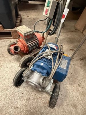 une image d'une machine posée au sol