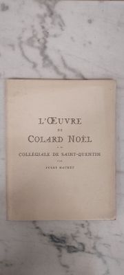 un livre posé sur une table en marbre, avec une photo en noir et blanc