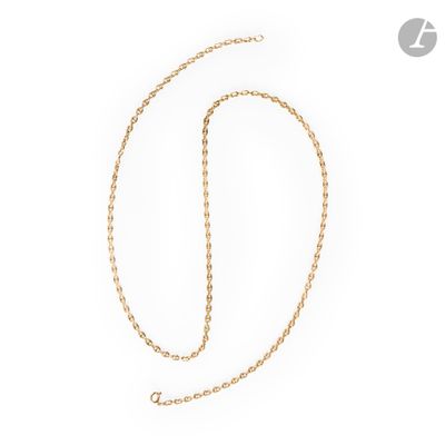 a gold necklace with a chain that is attached to it