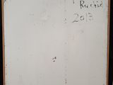 un tableau blanc sur lequel sont écrites des notes, dans une pièce