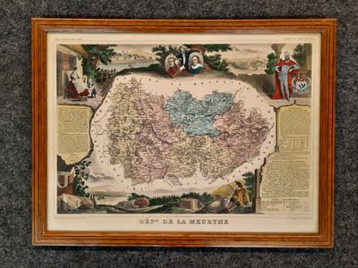 une vieille carte de la Suisse dans un cadre en bois