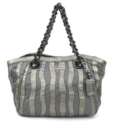 Marque : Prada Modèle : Sac à main
