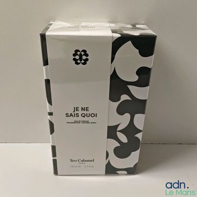 a picture of a white box with a black and white design