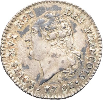 gros plan d'une pièce de monnaie sur laquelle figure une tête de femme