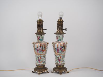 Chine, Canton, XIXe siècle Paire de vases en porcelaine de s…