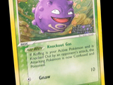 un gros plan d'une carte Pokémon représentant un animal violet