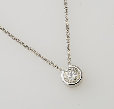 Collier en or blanc 750°/.(18K) 2g80 ornée d'un diamant tail…