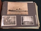 une vieille photo d'un livre sur lequel figurent des illustrations de bateaux