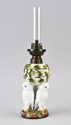 an old fashioned lamp with two white birds on it