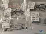 a lot of glasses that are on the table