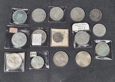 Lot de 15 pièces en argent diverses dont 5 F 1850 A, trois p…