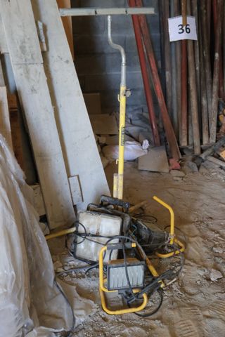 4 projecteurs de chantier avec support pied