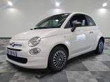 une photo d'une Fiat blanche dans un showroom