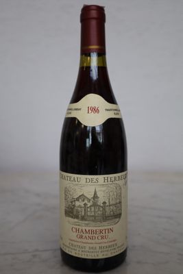 Une bouteille de Chambertin Grand Cru 1986