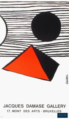 une image représentant une affiche en noir et blanc sur laquelle figure un triangle rouge