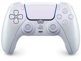 vue de face d'une manette de jeu blanche posée sur une surface blanche
