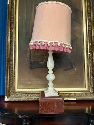 Lampe en albâtre et socle en marbre rouge point H 60 cm