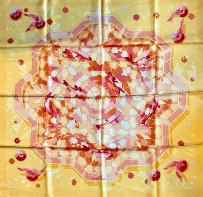 HERMES Paris Carré en twill de soie imprimée titré «Sous les… - Photo 1