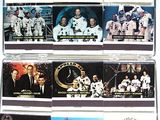 beaucoup de cartes sur lesquelles figurent des photos d'astronautes