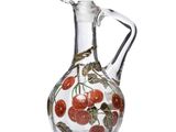 une image représentant une bouteille en verre ornée d'un motif de cerise