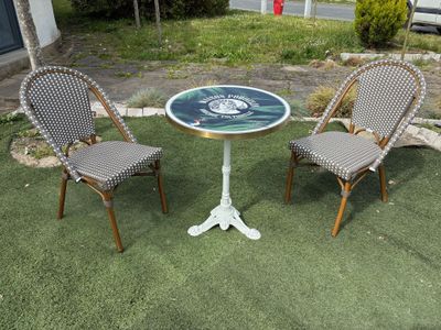 1 table de bistro parisien à pied tripode en fonte de couleu…