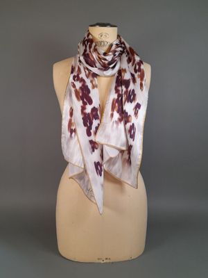 an image of a woman ' s scarf on a mannequin head