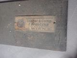 a label on the back of a suitcase that says lincoln & company