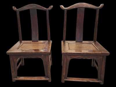 CHINE, vers 1900 Paire de chaises chinoises en bois d'orme (…