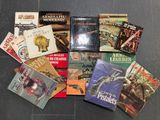un grand nombre de livres posés sur le sol