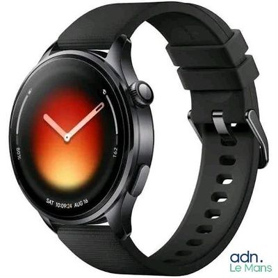 gros plan d'une montre intelligente sur fond blanc