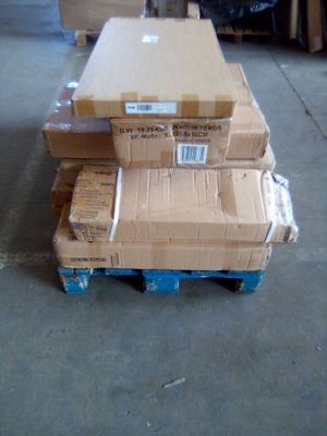 73 / Lot divers d'environ 145 Kg de meubles de marque V…