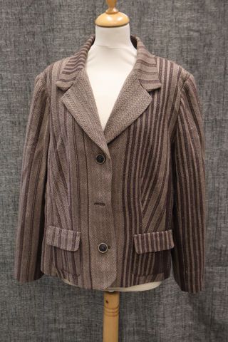 WEILL – Veste en laine marron. Taille : 44 à vue. Manque 1 bouton