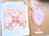 un dessin représentant un vase et une photo d'un vase sur une feuille de papier