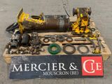une boîte sur laquelle sont posés tout un tas de vieux outils