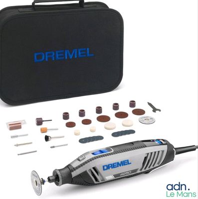 La ponceuse rotative Dremel avec fil est rangée dans un étui