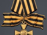Gros plan sur une médaille entourée d'un ruban