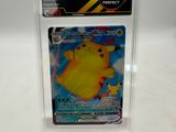 gros plan d'une carte pokemon dans un étui en plastique