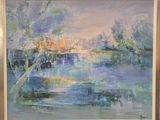 une peinture à l'huile représentant un paysage fluvial avec un pont au loin
