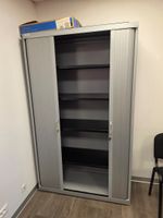 T59: Mobilier de bureau comprenant : Bureau avec retour, 2 f… (photo 6)