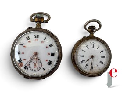 deux montres de poche anciennes ornées de chiffres romains