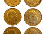 six types différents de souverains d'or sur fond blanc