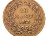 un gros plan d'une pièce de monnaie ornée d'une couronne