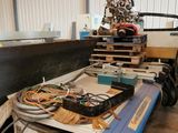 une grande machine installée dans un bâtiment