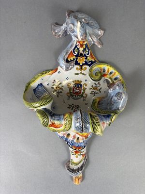 une photo d'une applique murale décorative sur laquelle est représenté un oiseau