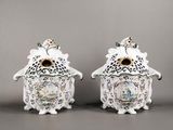 paire de figurines en porcelaine française du XIXe siècle représentant un homme et une femme