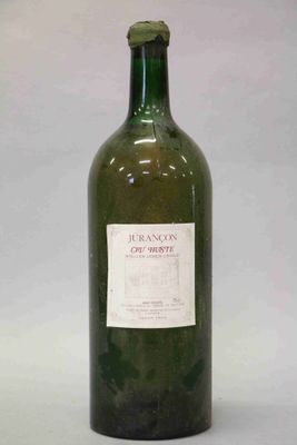 une bouteille en verre vert avec une étiquette dessus