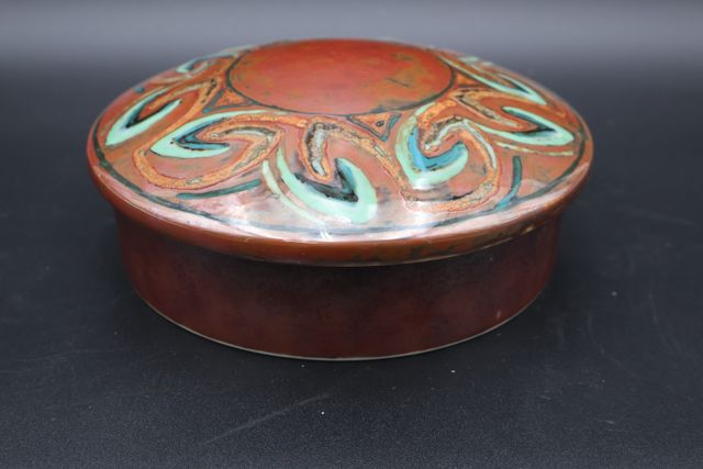 Bonbonnière ronde en porcelaine Tharaud