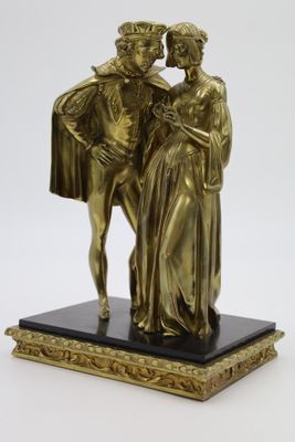 Sujet figurant un couple du Moyen-Âge en bronze à patine dor…