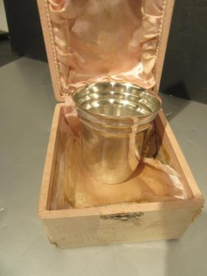 17.59 - Timbale EN Metal Argente Dans UN Ecrin 6 - 8 Euro