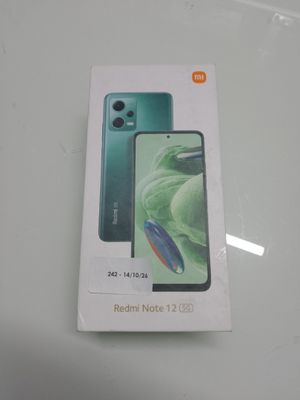 une photo d'une boîte de Redmi Note 11 Lite posée sur une table